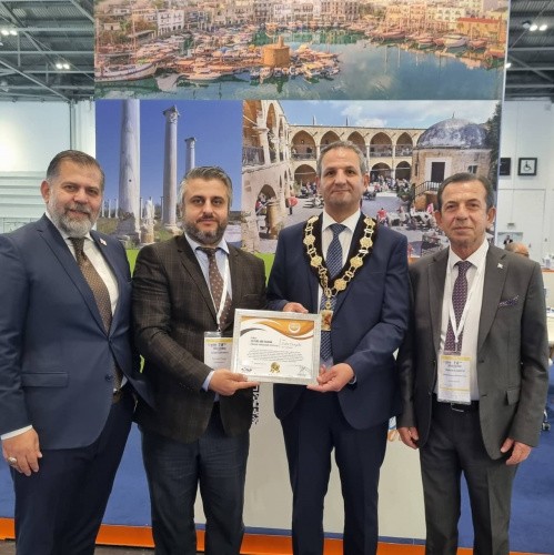 Enfield Belediye başkanı Sabri Özaydın'na TUTAP Türkiye tanıtım elçilik beratı verildi