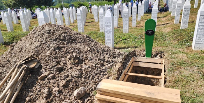 Srebrenitsa Soykırımında hayatını kaybeden yedi kişi defnedildi