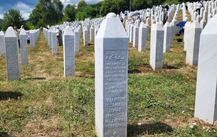 Srebrenitsa Soykırımında hayatını kaybeden yedi kişi defnedildi