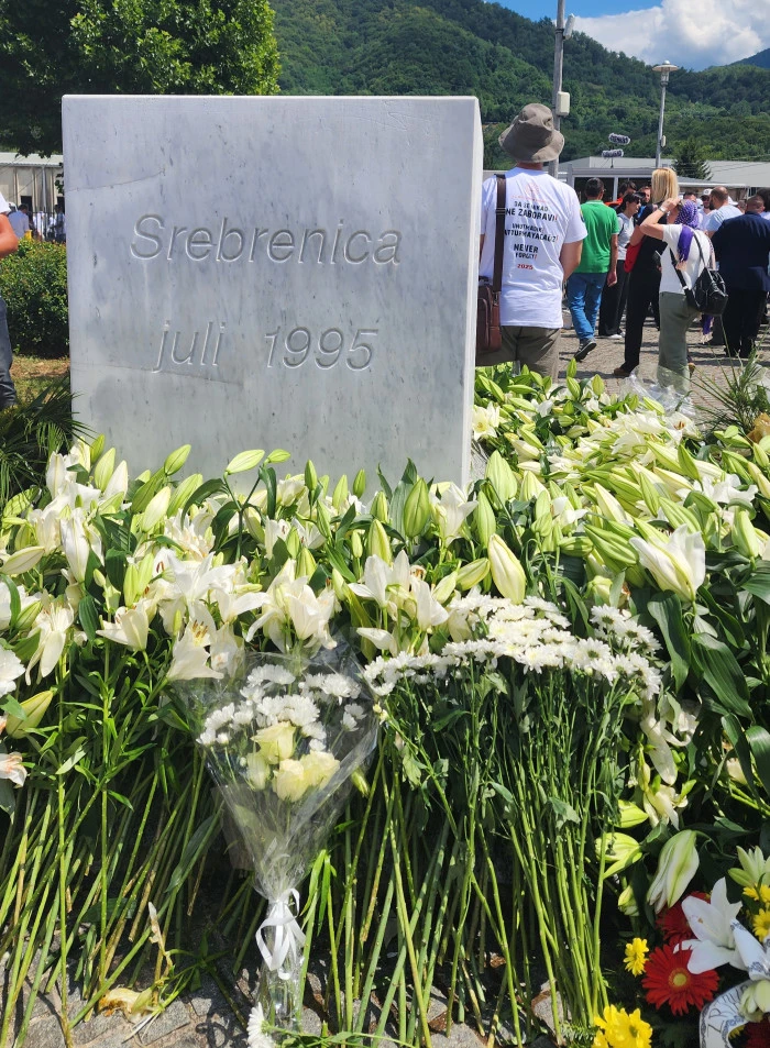 Srebrenitsa Soykırımında hayatını kaybeden yedi kişi defnedildi