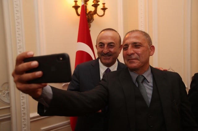 Dışişleri bakanı Mevlüt Çavuşoğlu İngiltere’deki Türk STK’larla elçilikte biraraya geldi.