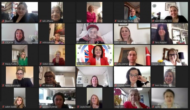 BRİTANYA TÜRK KADINLARI DERNEĞİ’NDEN YAŞAYAN TARİH MUAZZEZ İLMİYE ÇIĞ’A ÖDÜL