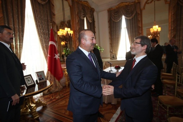 Dışişleri bakanı Mevlüt Çavuşoğlu İngiltere’deki Türk STK’larla elçilikte biraraya geldi.