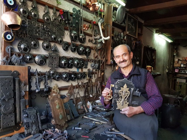 Tarihi Kapıların kilitleri ona emanet