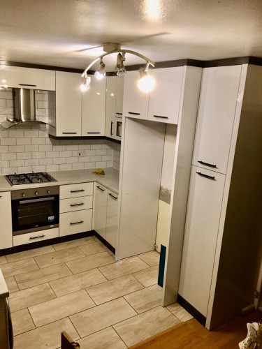 Türk girişimciler İngiltere'de Mobilya, Mutfak dolabı üretiyorlar