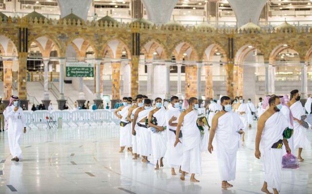 Suudi Arabistan'da umre ziyaretleri yeniden başladı