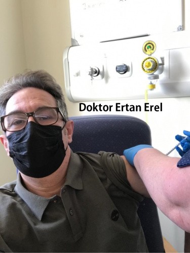 NHS'te &ccedil;alışan T&uuml;rk Doktor Ertan Erel aşı olan sağlık &ccedil;alışanları arasında