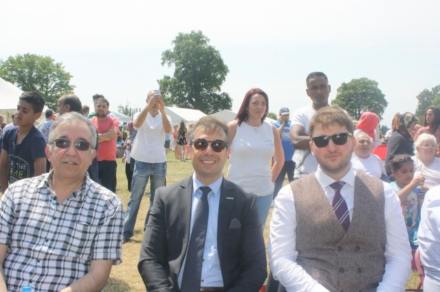 Luton'da Barış güvercinli Türk Festivali yapıldı