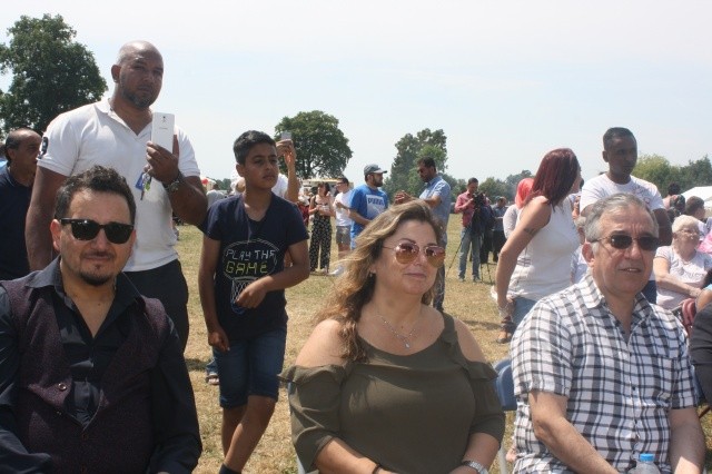 Luton'da Barış güvercinli Türk Festivali yapıldı