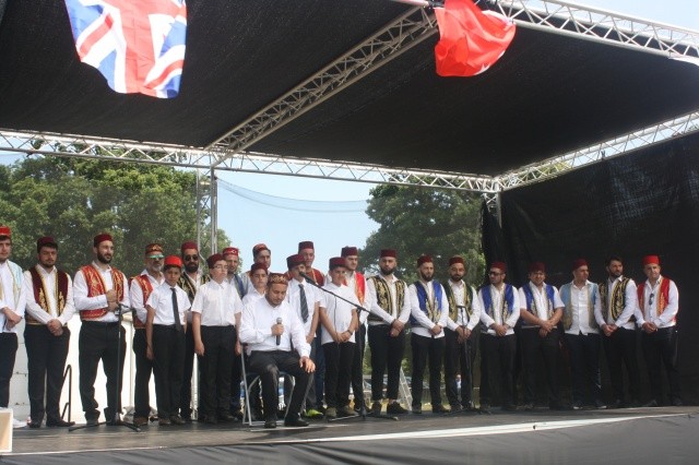 Luton'da Barış güvercinli Türk Festivali yapıldı