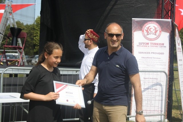 Luton'da Barış güvercinli Türk Festivali yapıldı