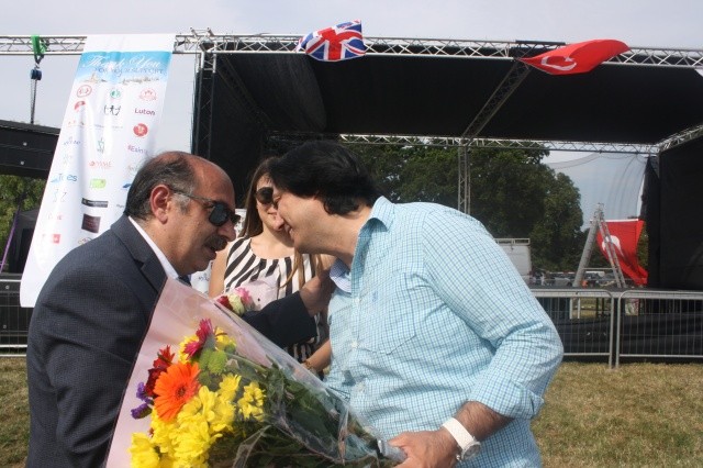 Luton'da Barış güvercinli Türk Festivali yapıldı