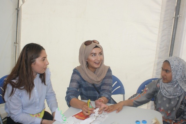 Luton'da Barış güvercinli Türk Festivali yapıldı