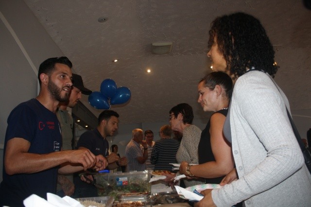 Yardımsever Türkler Luton'da evsizlere umut oldu