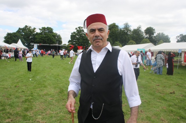 İngiltere'de Türkler Barış güvercinleri uçurdu