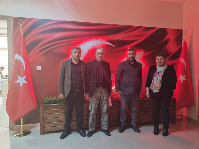 Kıbrıs Gazisine Kuran-ı Kerim ve T&uuml;rk bayrağı hediye edildi