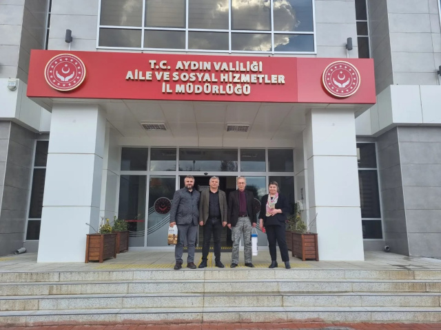 Kıbrıs Gazisine Kuran-ı Kerim ve T&uuml;rk bayrağı hediye edildi