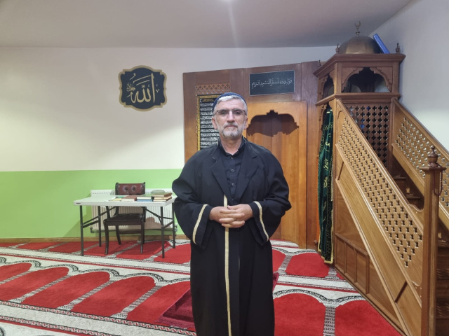 Said Nursi Mosque Kültür Merkezi Hizmet Binası Yardım Bekliyor