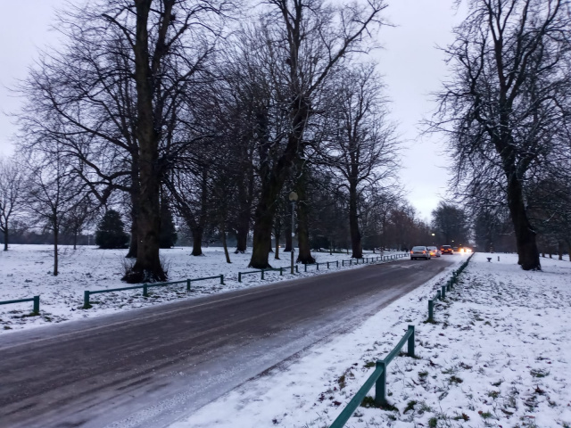 Londra'ya ilk kar d&uuml;şt&uuml;...