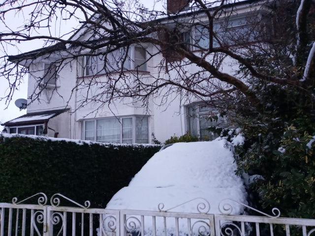 Londra'ya ilk kar d&uuml;şt&uuml;...