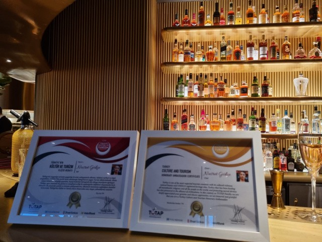 Ünlü Şef Nusret'e Kültür ve Turizm Elçisi Beratı Verildi