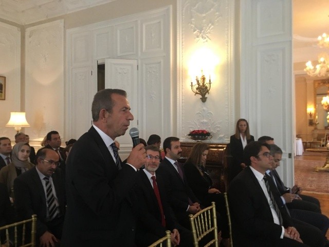 Dışişleri bakanı Mevlüt Çavuşoğlu İngiltere’deki Türk STK’larla elçilikte biraraya geldi.