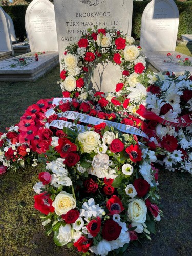 Şehitlerimiz İngiltere’de Brookwood Türk Hava Şehitliği’nde anıldı