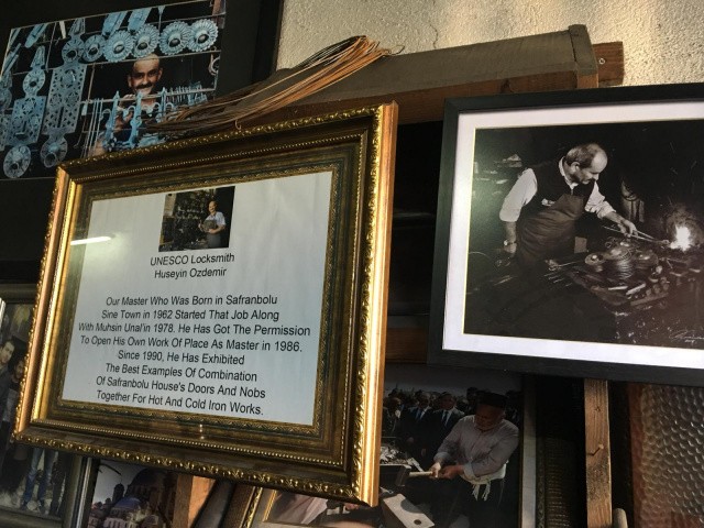 Tarihi Kapıların kilitleri ona emanet