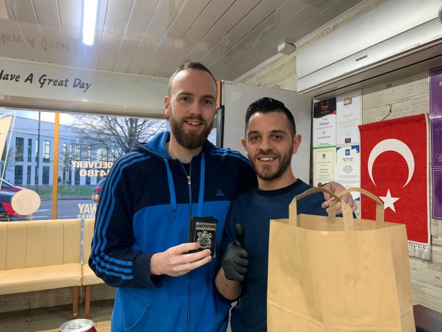 Türk Restaurant sahipleri Polis ve Sağlık çalışanlarını unutmadı