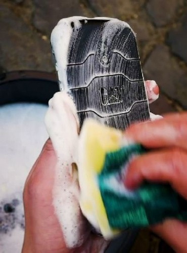 D&uuml;nyanın ilk anti bakteriyel akıllı telefonu İngiltere&rsquo;de &uuml;retildi