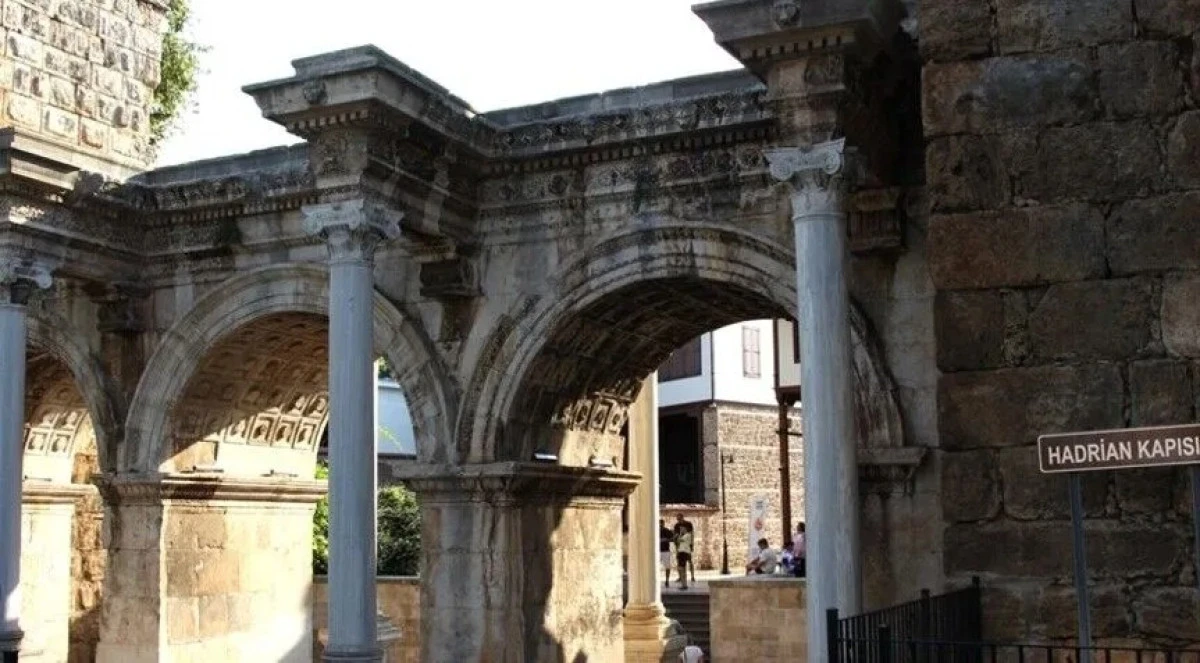 1900 yıllık Hadrian Kapısı Antalya tarihine ışık tutuyor