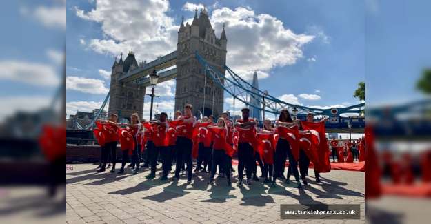 Londra ve İstanbul'da eş zamanlı "15 Temmuz" koreografisi