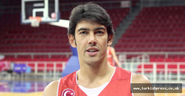 Eski milli basketbolcumuz Kerem G&ouml;nl&uuml;m Londra&rsquo;da basketbol akademisi a&ccedil;ıyor