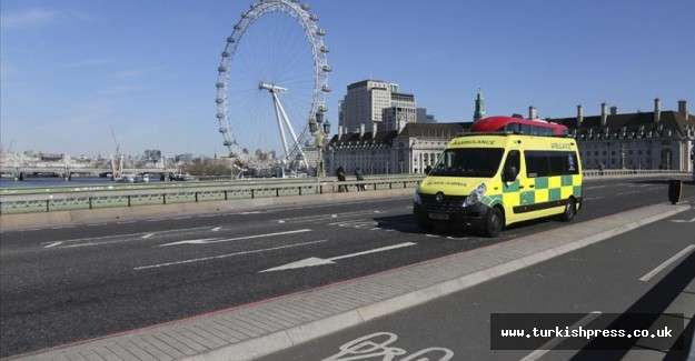 Londra'da bir fuar alanı 4 bin yataklı hastaneye &ccedil;evriliyor