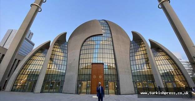Almanya'nın K&ouml;ln kentinde ilk kez hoparl&ouml;rden akşam ezanı okundu