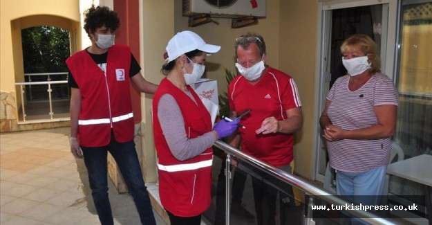 Antalya'da yerleşik yabancılardan T&uuml;rkiye'nin Kovid-19 m&uuml;cadelesine &ouml;vg&uuml;