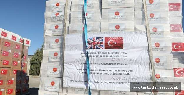 Türkiye'den İngiltere'ye tıbbi yardım malzemesi desteği Londra'ya ulaştı