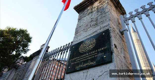 Ayasofya Camisi'ne 'Ayasofya-i Kebir Cami-i Şerifi' tabelası asıldı
