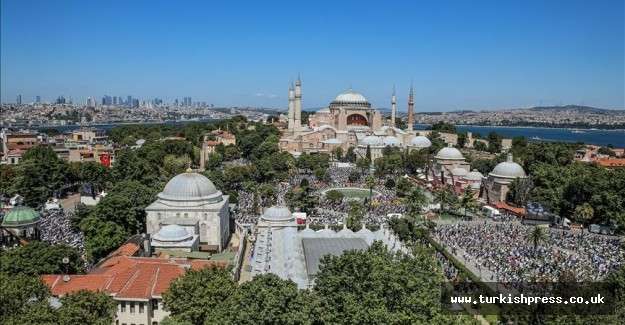 Turkey: Hagia Sophia Mosque sees 1st prayers in 86 years