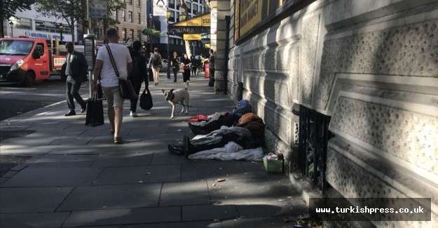 Londra'da binlerce kişi kirasını &ouml;deyemediği i&ccedil;in evsiz kalabilir