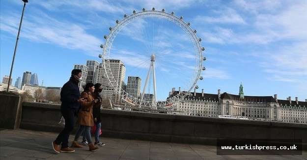 İngiltere'de g&uuml;nl&uuml;k Kovid-19 vaka sayısında rekor