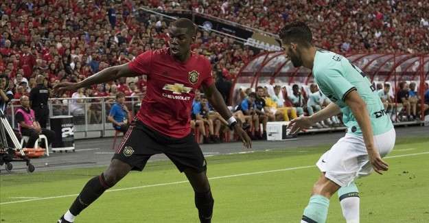 Manchester United'da sakatlanan Paul Pogba birka&ccedil; hafta oynayamayacak