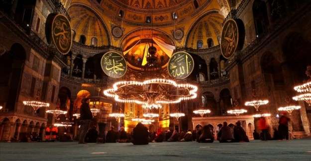 Necmettin Erbakan vefatının 10. yılında Ayasofya-i Kebir Cami-i Şerifi'nde anıldı