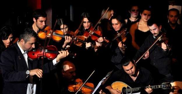 Buzuki Serkan Uz Sanat hayatına Londra'da devam ediyor