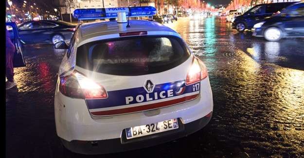 Fransa'nın Lyon şehrinde polisin scooter s&uuml;ren gence kaza yaptırdığı iddiası kenti karıştırdı