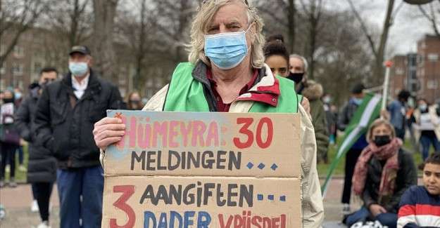 Hollanda'da polisin &ouml;ld&uuml;r&uuml;len T&uuml;rk genciyle ilgili ırk&ccedil;ı s&ouml;ylemleri protesto edildi