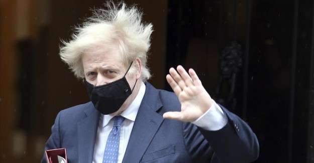 İngiltere Başbakanı Johnson'ın 'Kovid-19 aşılamasındaki başarıyı kapitalizm ve a&ccedil;g&ouml;zl&uuml;l&uuml;ğe bağladığı' &ouml;ne s&uuml;r&uuml;ld&uuml;