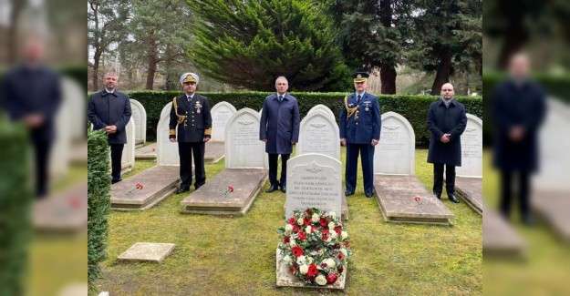 Londra B&uuml;y&uuml;kel&ccedil;isi Yal&ccedil;ın&rsquo;dan Şehitleri Anma G&uuml;n&uuml; vesilesiyle Brookwood şehitliğini ziyaret