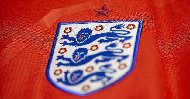 İngiliz futbol kul&uuml;pleri, siber istismara karşı Facebook, Twitter ve Instagram'ı boykot edecek