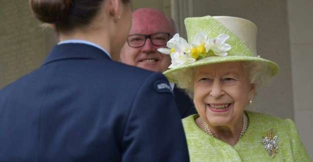 Krali&ccedil;e II. Elizabeth, Harry ve Meghan&rsquo;ın ırk&ccedil;ılık su&ccedil;laması sonrası ilk kez g&ouml;r&uuml;ld&uuml;